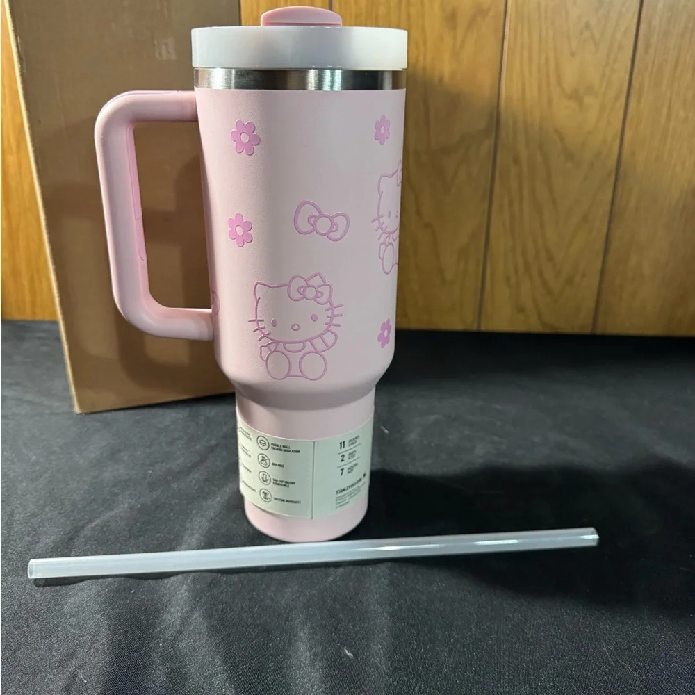 40 oz‎ Stanley Pink Hello Kitty Quencher Tumbler - Picture 4 of 7